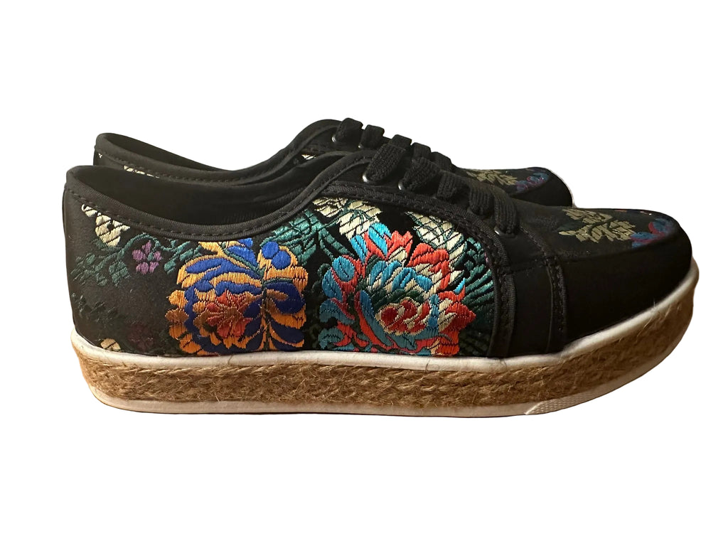Artesanal Embroided Sneakers